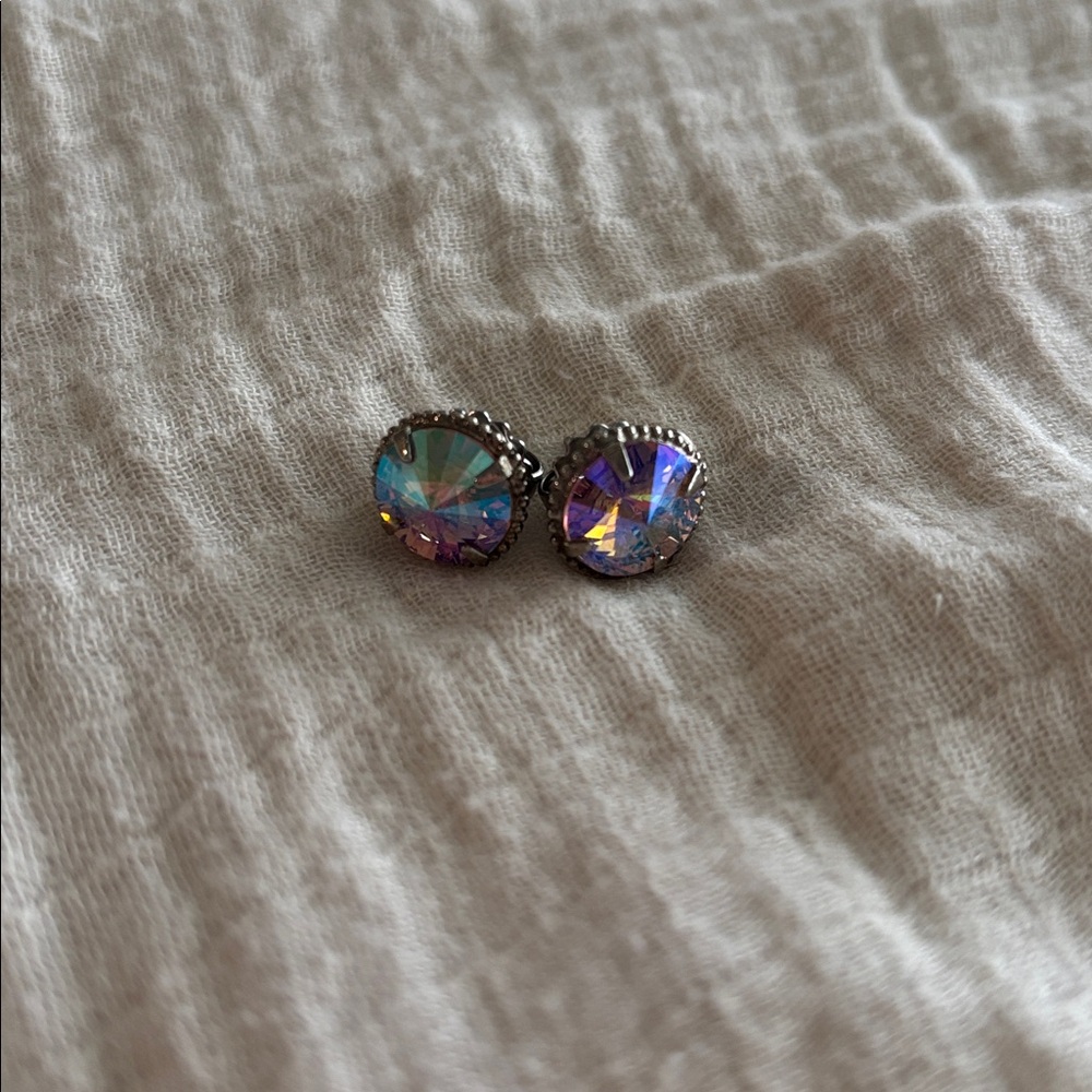 Sorelli multicolored studs